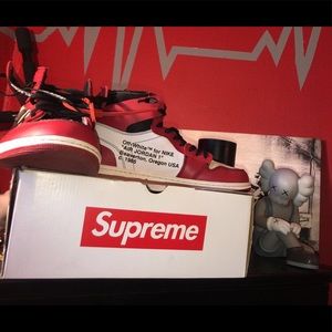 “Off white” x Jordan’s size 10